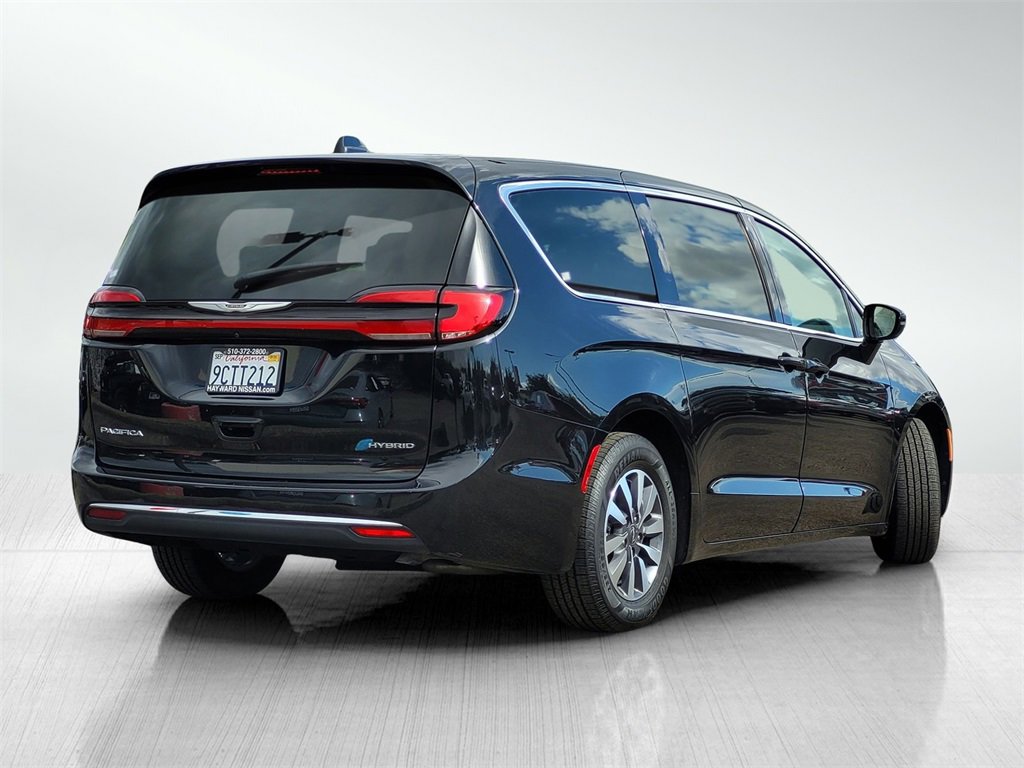 Used 2022 Chrysler Pacifica Touring-L image 4