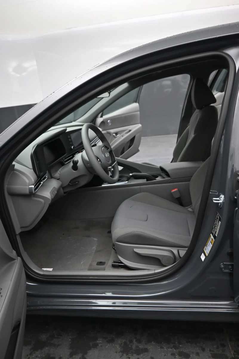 New 2026 Hyundai Elantra SE FWD image 16