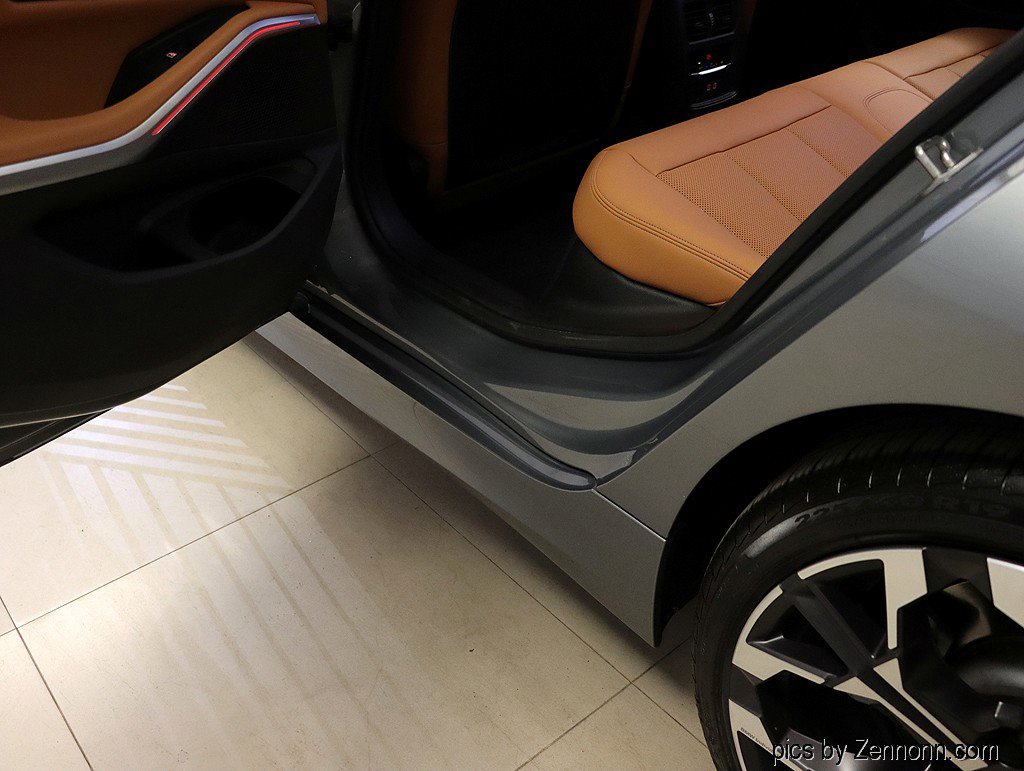 Used 2025 BMW 330i xDrive Sedan w/ M Sport Package image 26