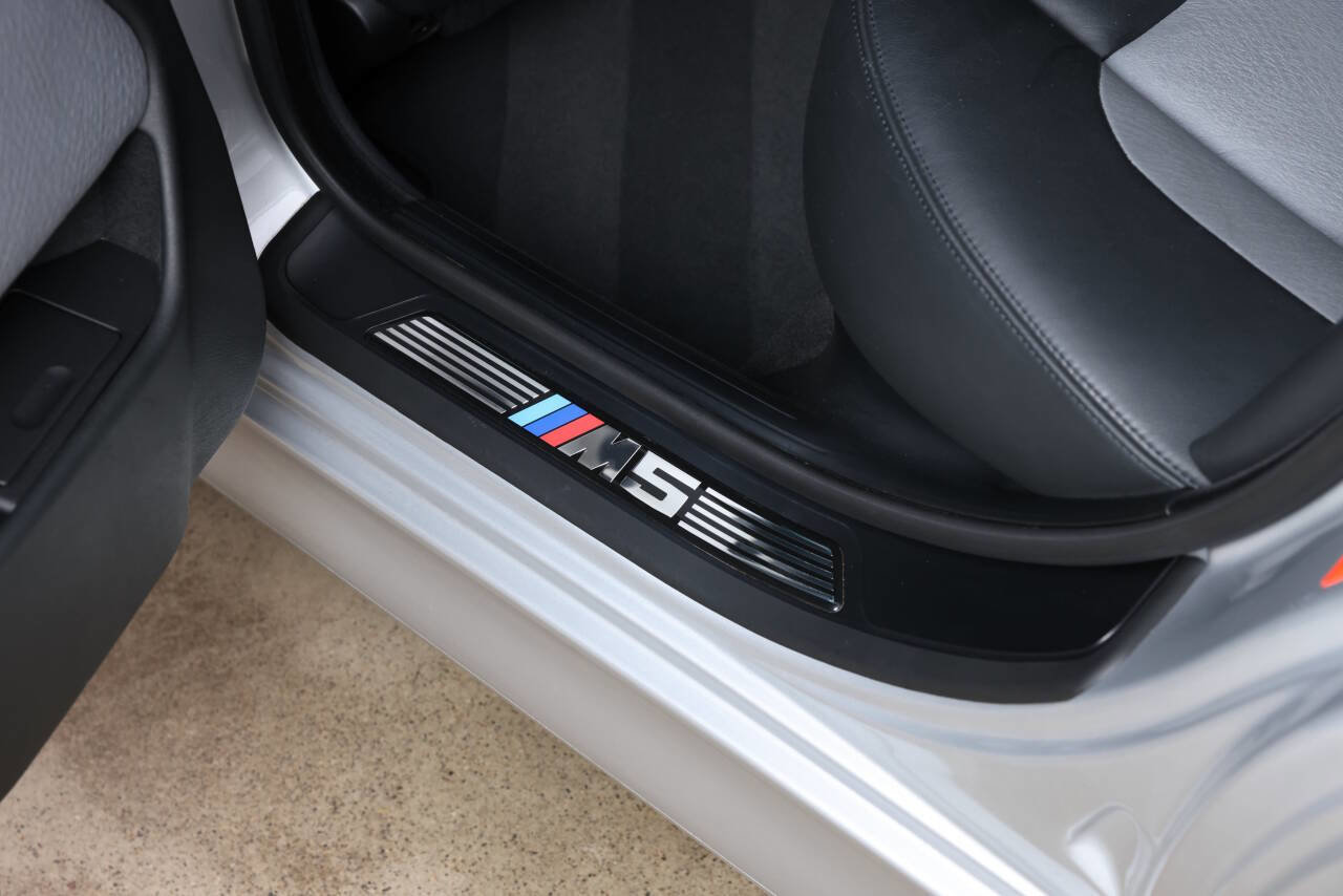 Used 2003 BMW M5 image 51