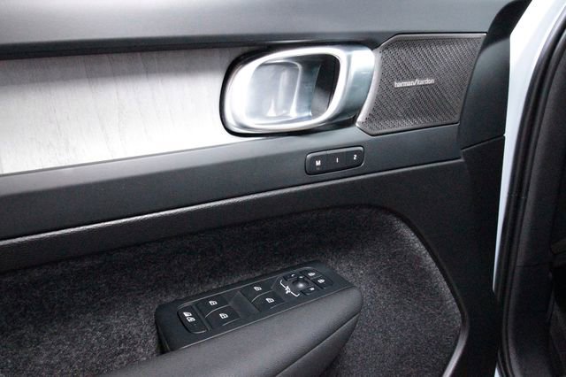 Certified 2025 Volvo XC40 B5 Ultra w/ Protection Package Premier image 14