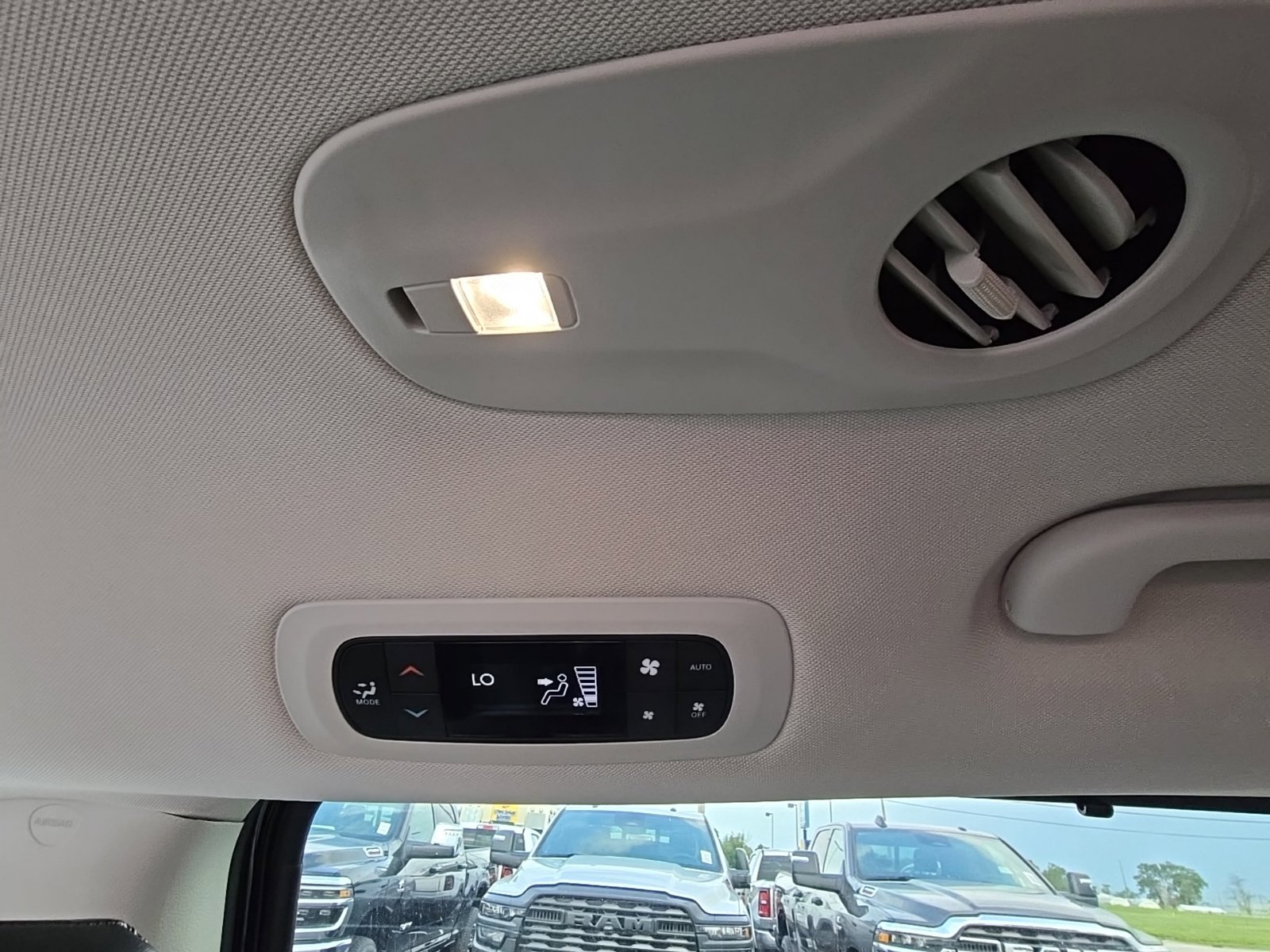 Used 2024 Chrysler Pacifica Touring-L FWD image 40
