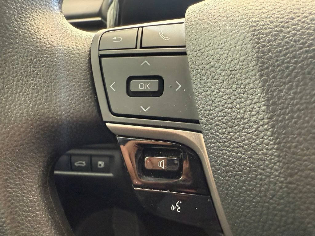 Used 2025 Toyota Camry LE w/ Convenience Package FWD image 34
