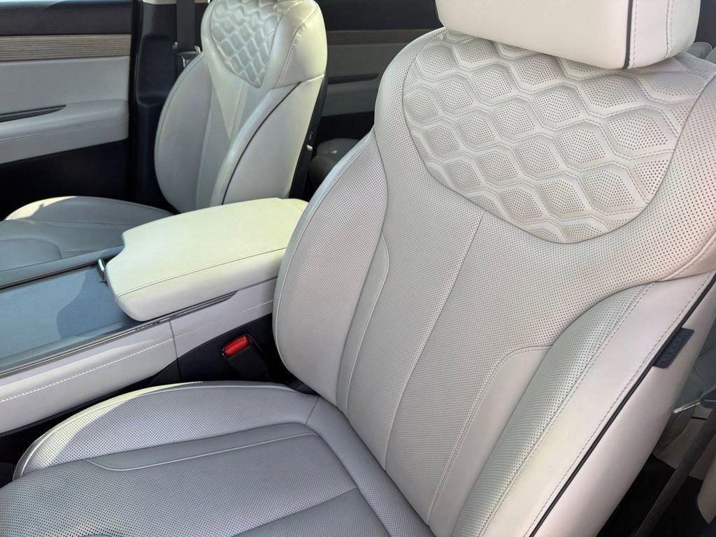 Used 2021 Hyundai Palisade Limited image 11