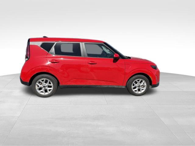 Certified 2025 Kia Soul LX w/ LX Technology Package FWD image 9