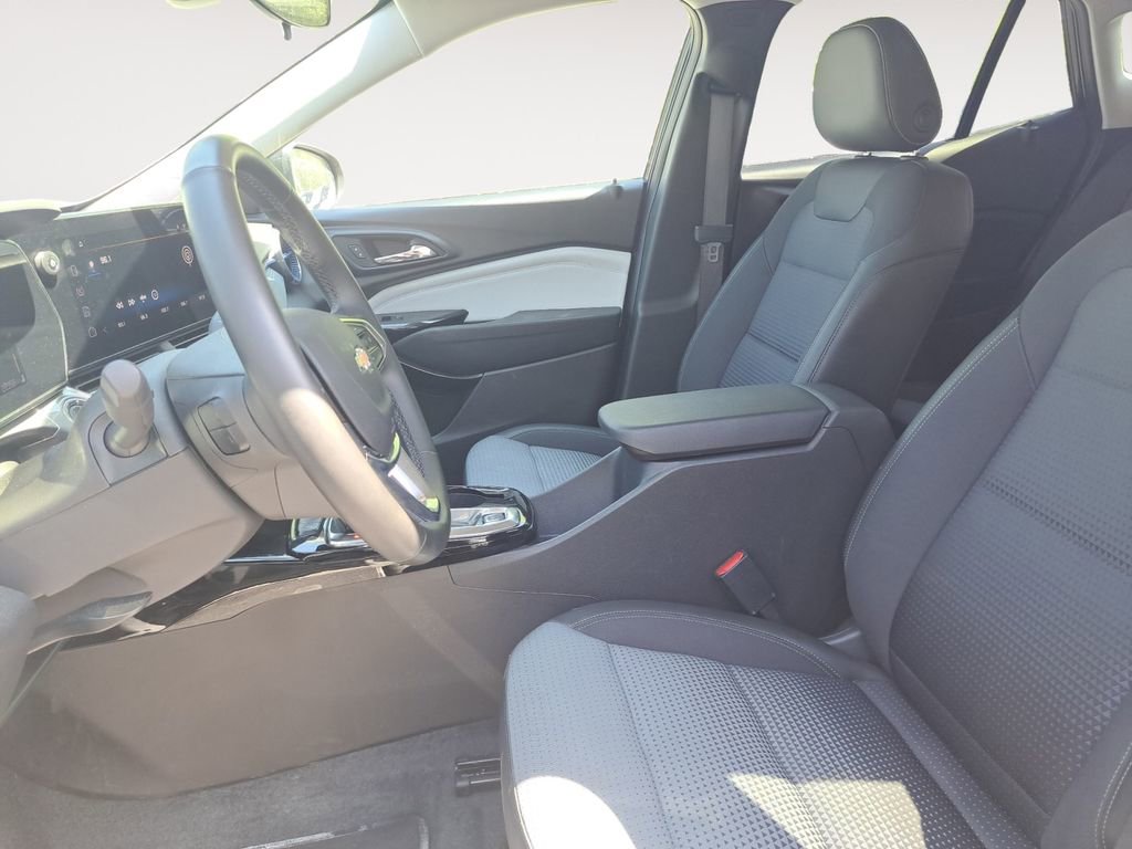Used 2025 Chevrolet Trax LT w/ LT Convenience Package image 10