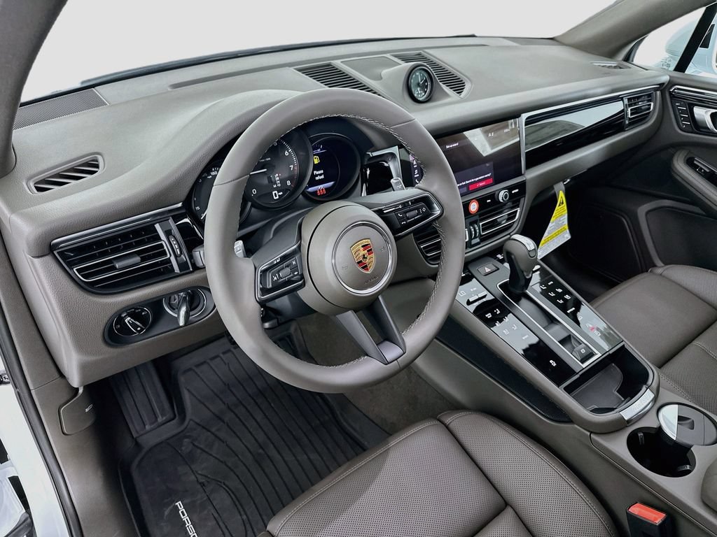 New 2026 Porsche Macan AWD/4WD image 4