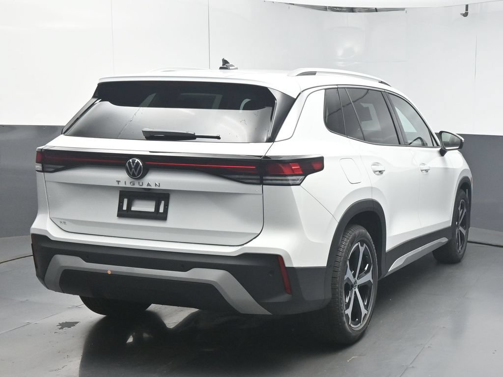 New 2026 Volkswagen Tiguan SE FWD image 7