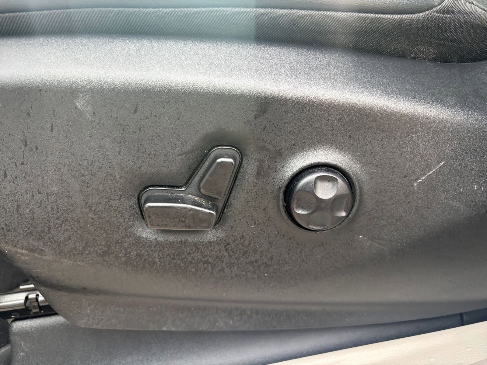 Used 2023 Chrysler Pacifica Touring-L image 25