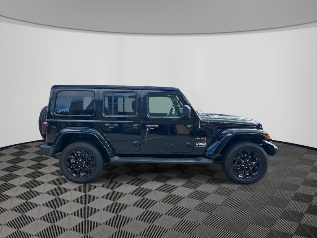 Used 2023 Jeep Wrangler Unlimited Sahara w/ Cold Weather Group AWD/4WD image 6