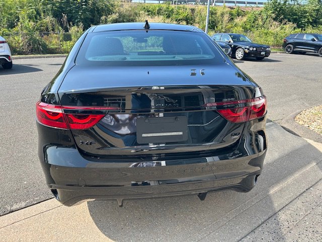 Used 2022 Jaguar XF R-Dynamic SE image 5