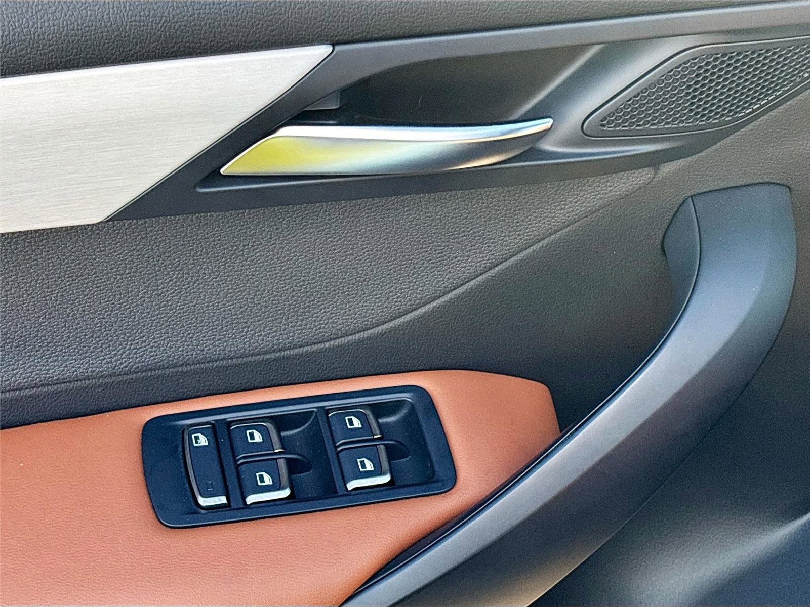 New 2025 VinFast VF 8 Plus image 18