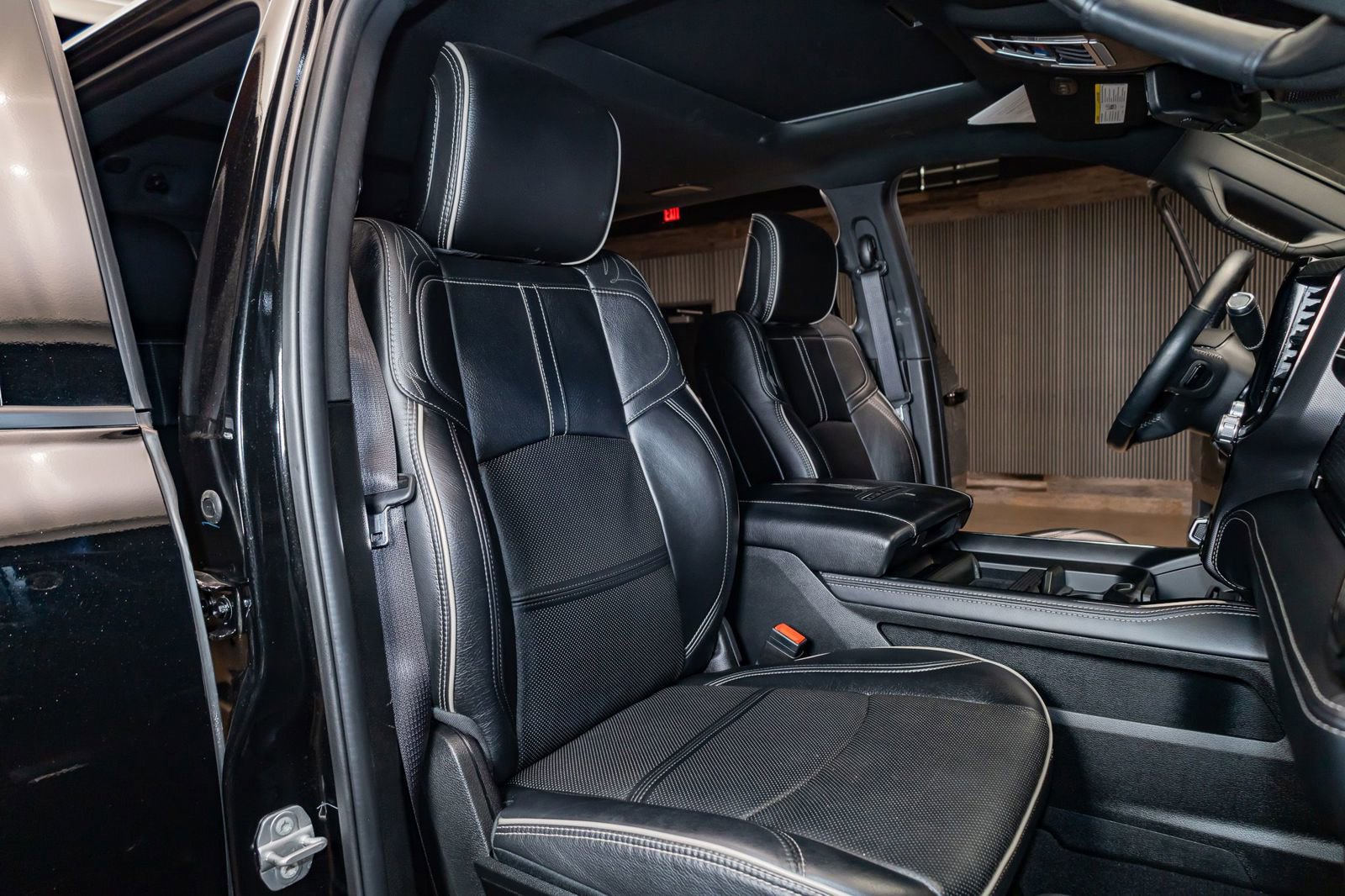 Used 2023 RAM 3500 Limited image 31