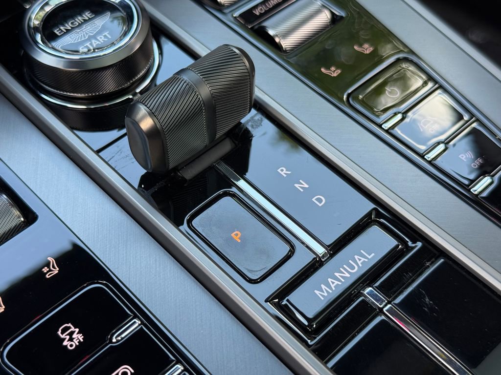 New 2025 Aston Martin Vanquish image 38