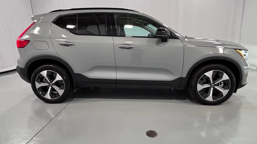 Certified 2026 Volvo XC40 B5 Plus AWD/4WD image 5