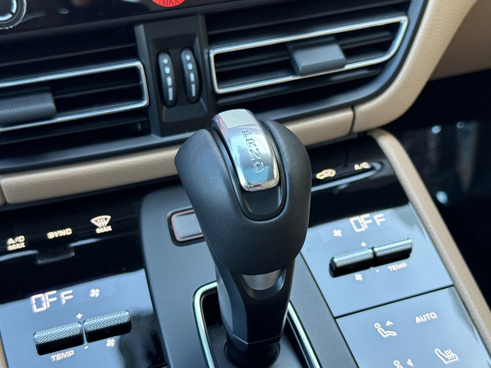 Certified 2025 Porsche Macan image 25