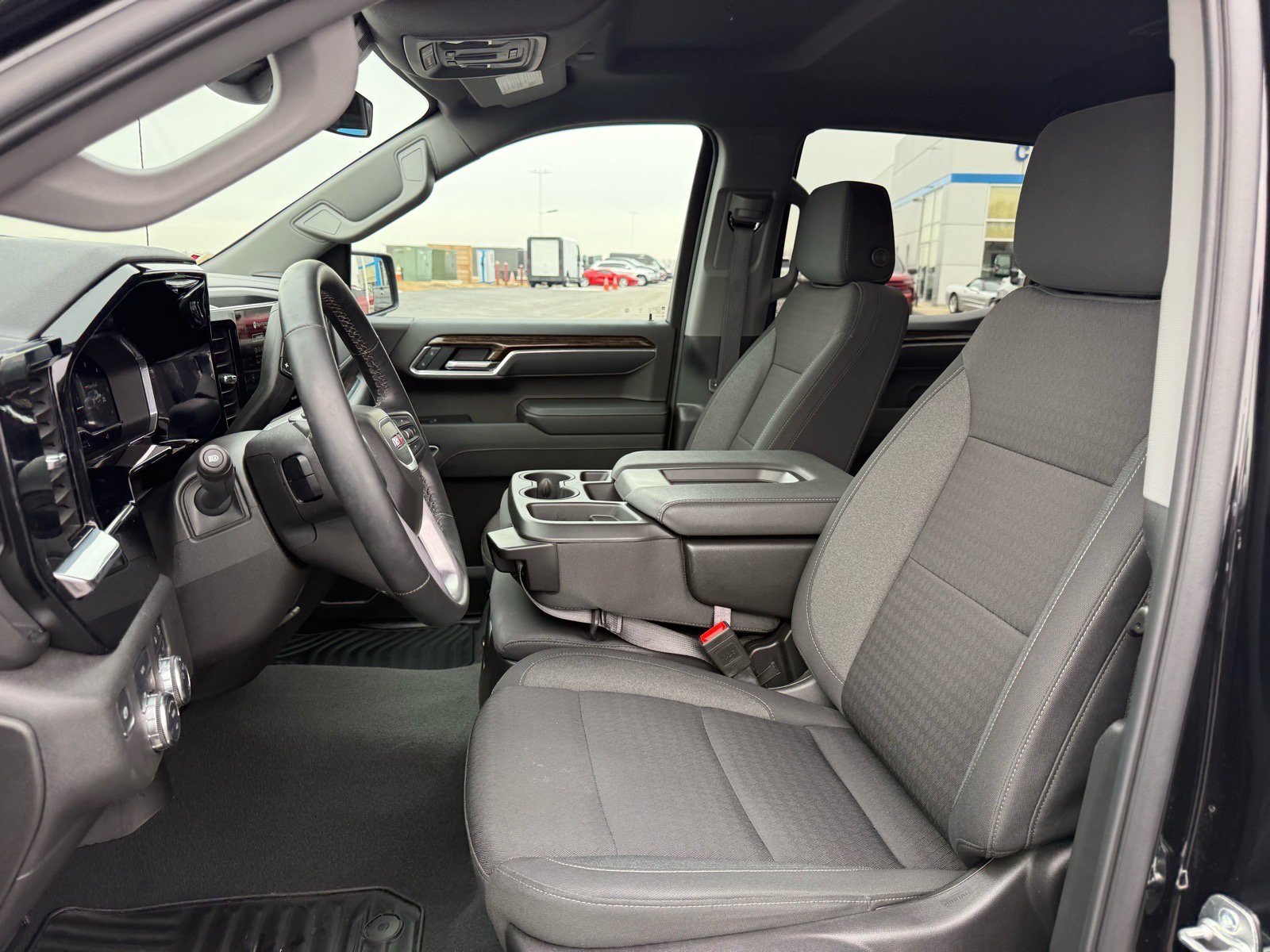 Used 2025 GMC Sierra 1500 SLE w/ Preferred Package AWD/4WD image 15