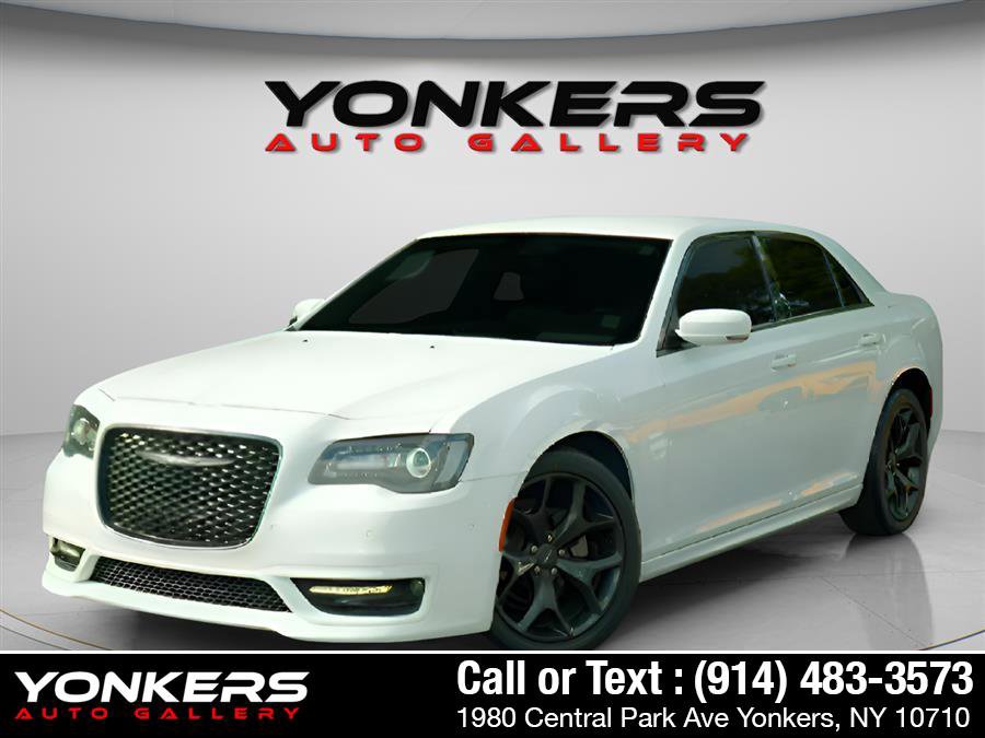 Used 2021 Chrysler 300 Touring L image 1