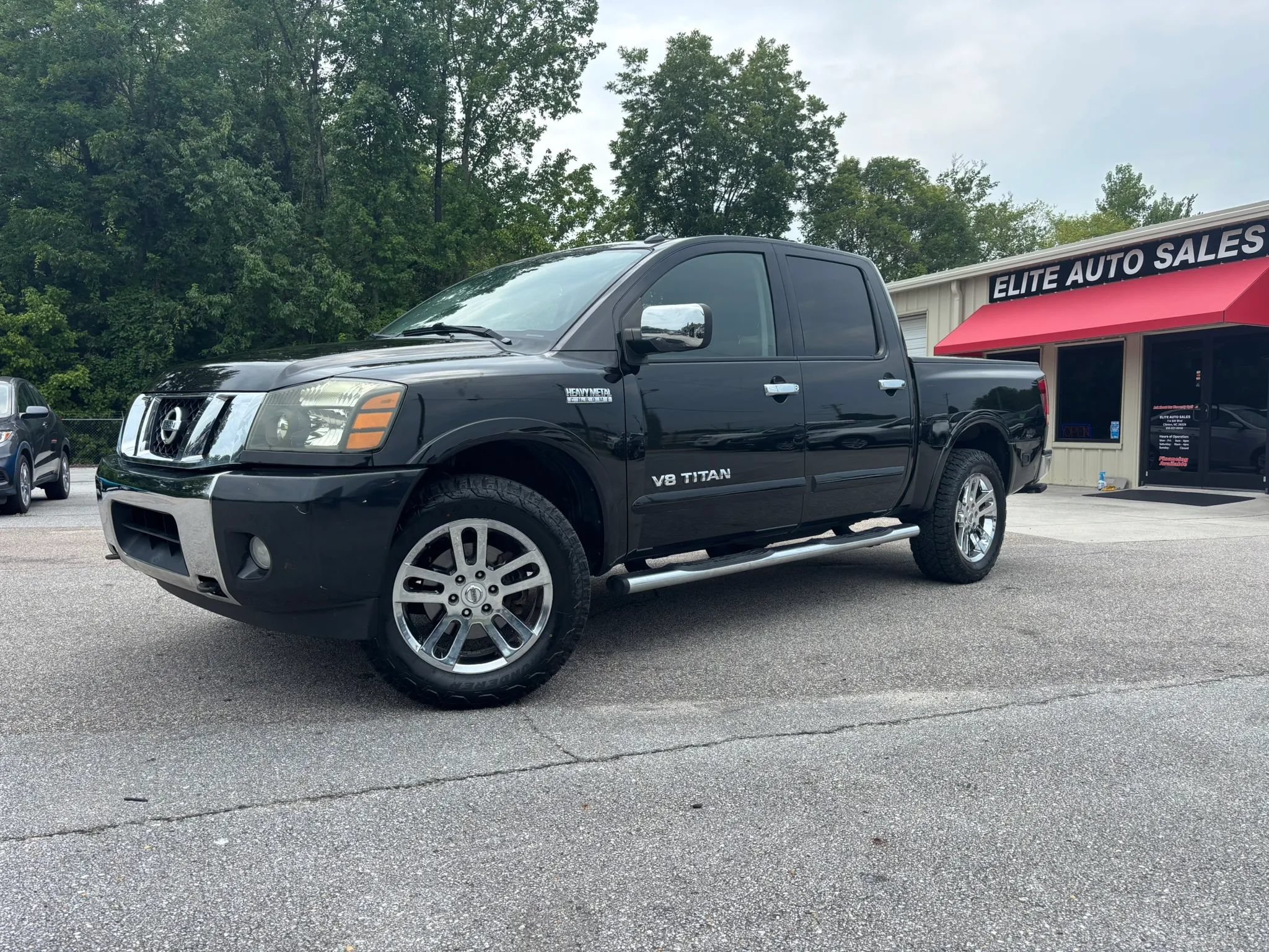 Used 2015 Nissan Titan SL w/ SL Heavy Metal Package AWD/4WD image 3