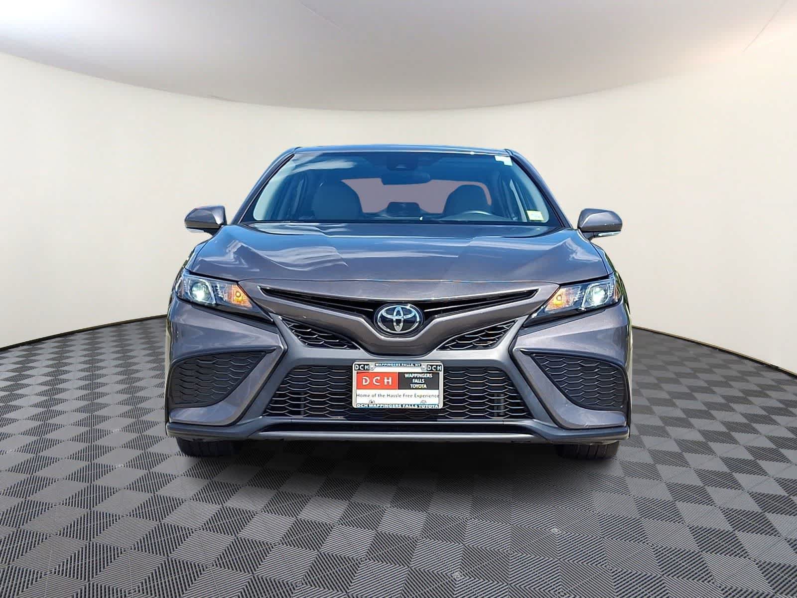 Used 2024 Toyota Camry SE AWD/4WD image 3