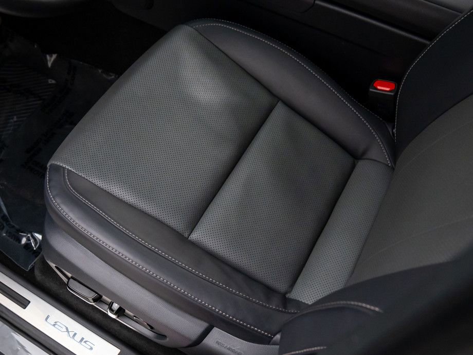 Used 2025 Lexus GX 550 w/ Cold Area Package image 15