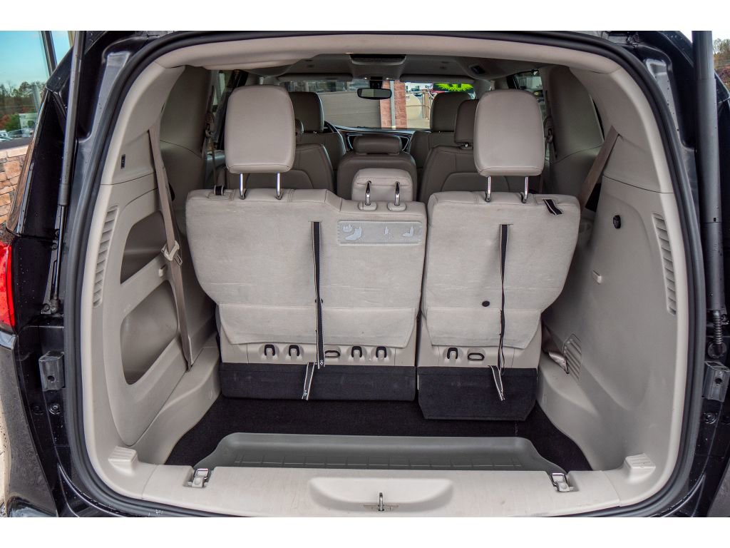 Used 2019 Chrysler Pacifica Touring-L image 28