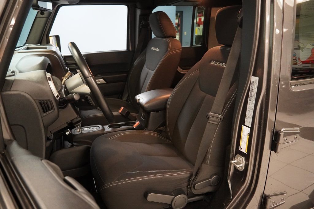 Used 2016 Jeep Wrangler Unlimited Sahara w/ Connectivity Group image 3