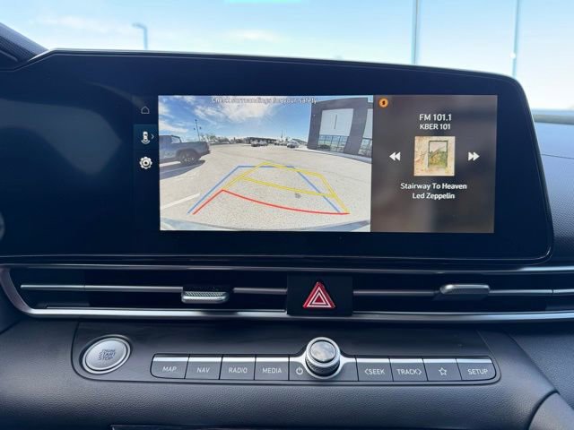 Used 2025 Hyundai Elantra Limited image 27