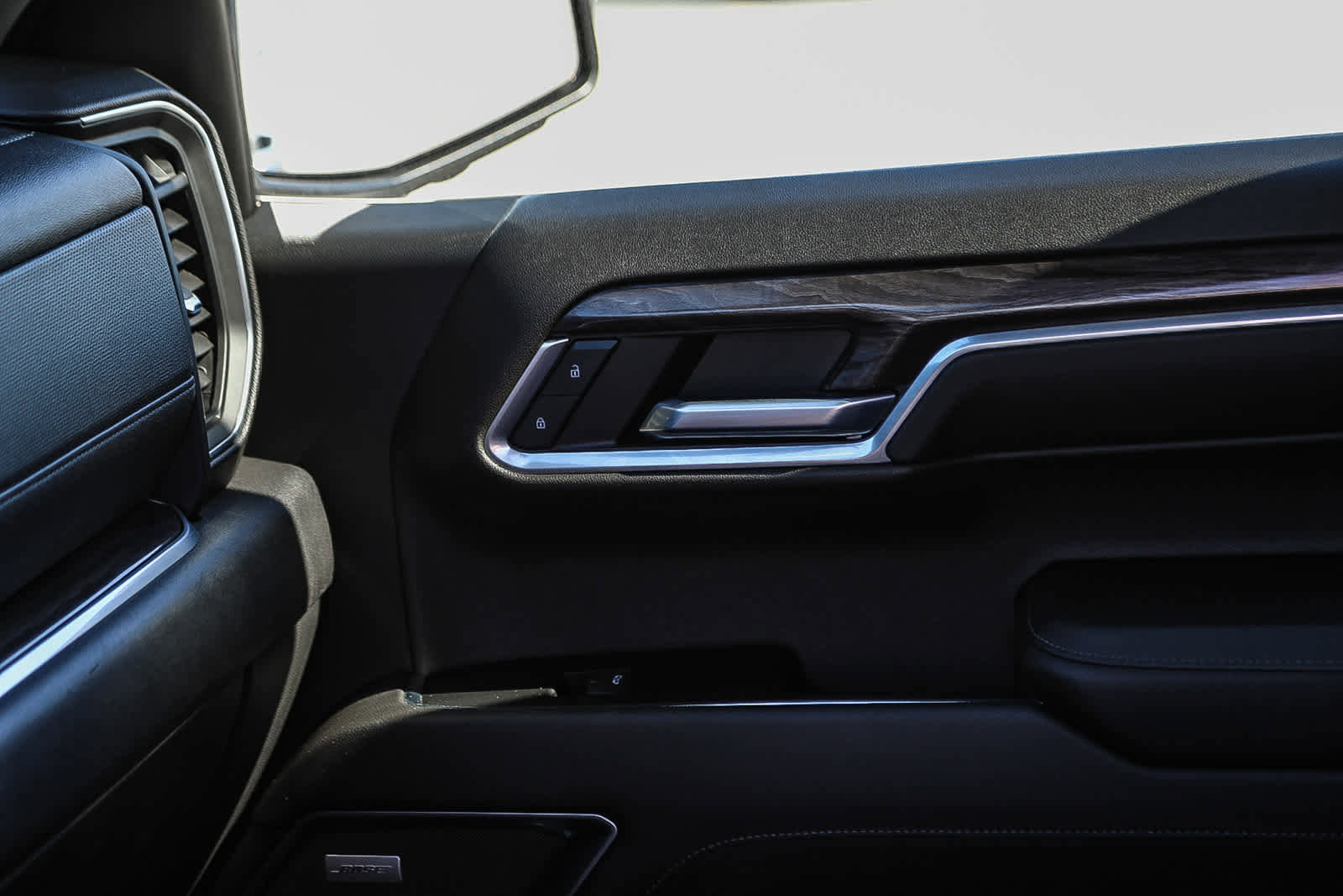 Used 2022 Chevrolet Silverado 1500 LTZ image 21