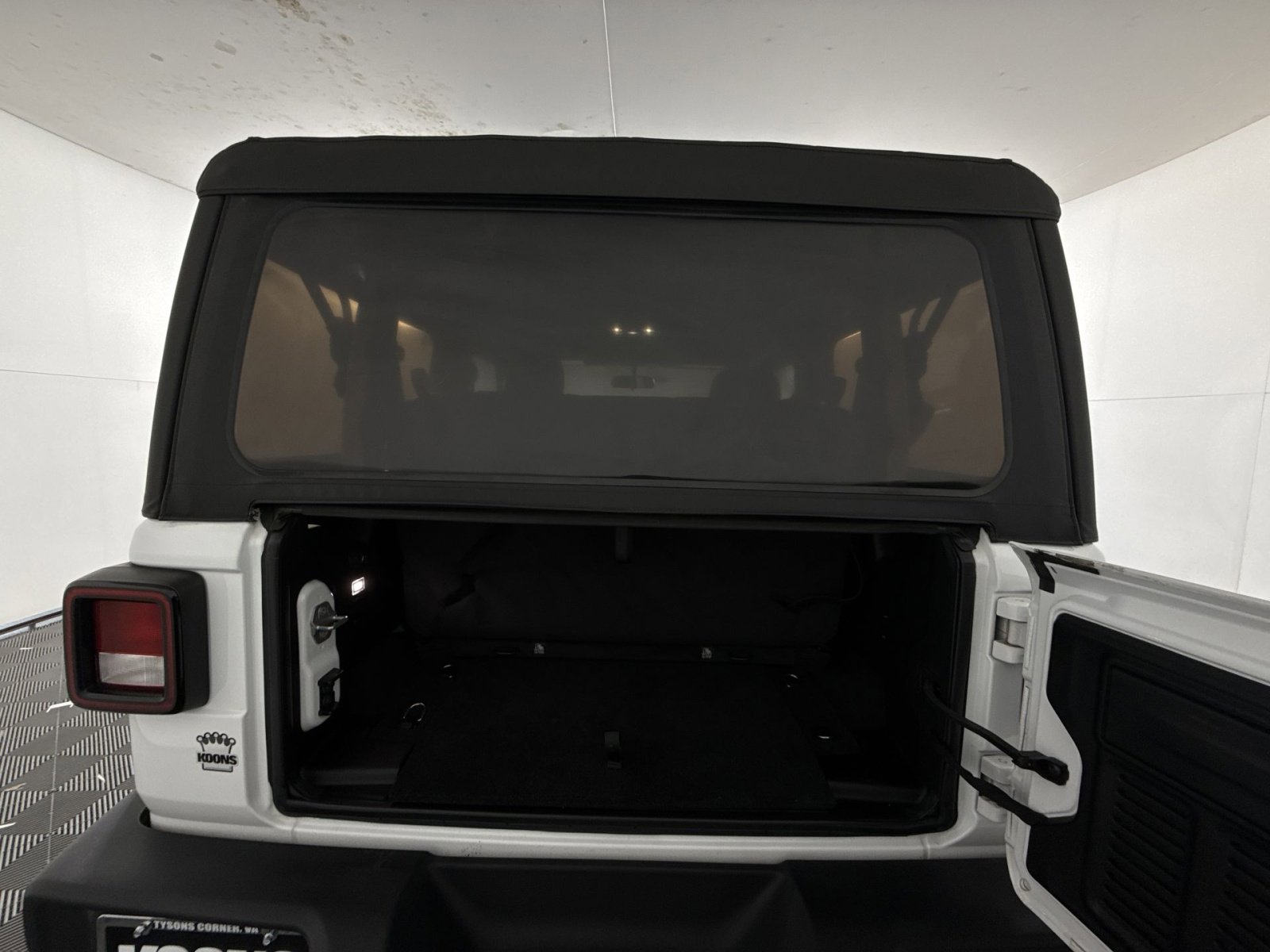 Used 2020 Jeep Wrangler Sport image 24