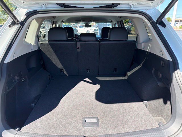 Used 2024 Volkswagen Tiguan SE AWD/4WD image 35
