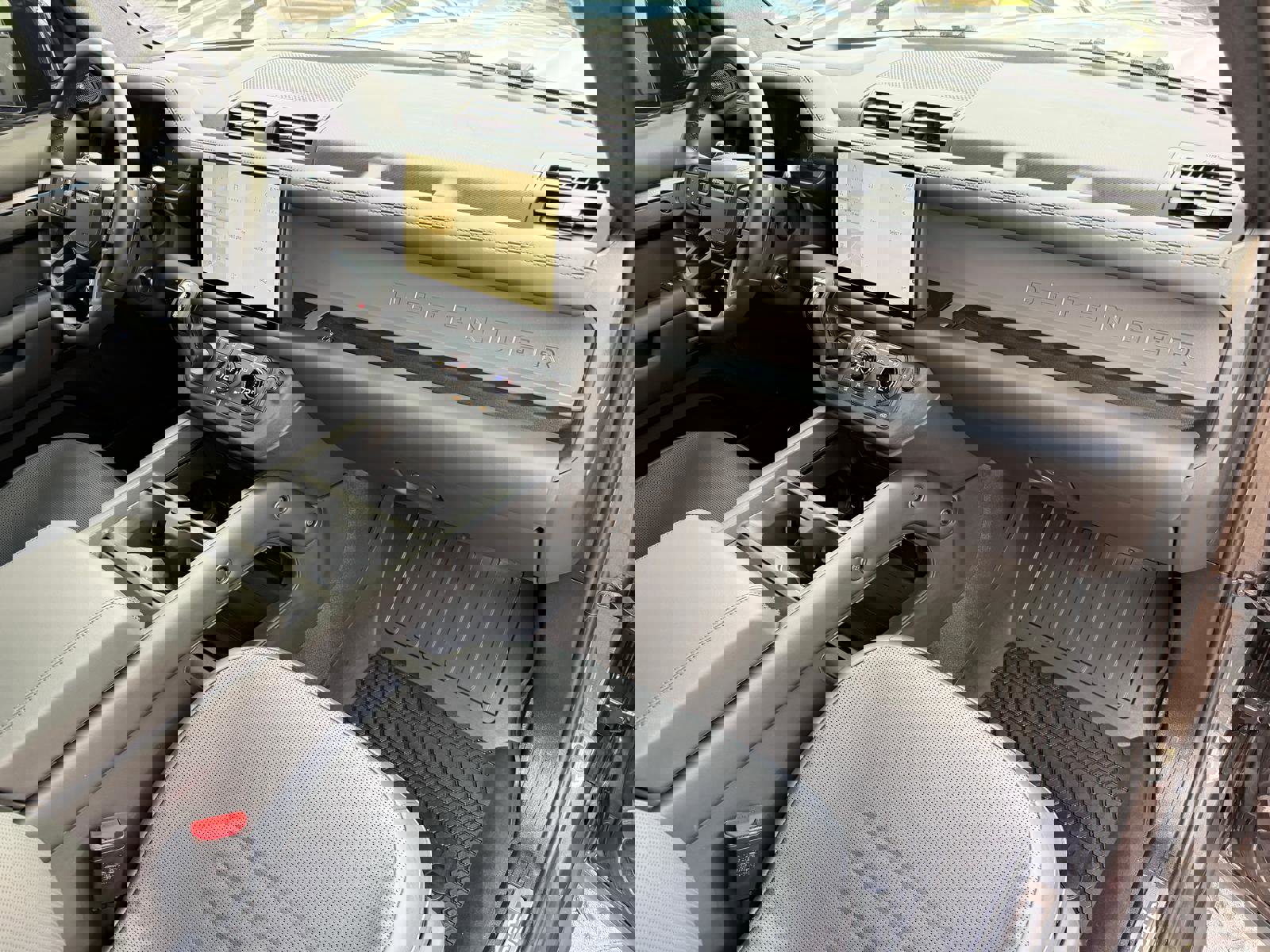 Used 2025 Land Rover Defender 110 AWD/4WD image 20