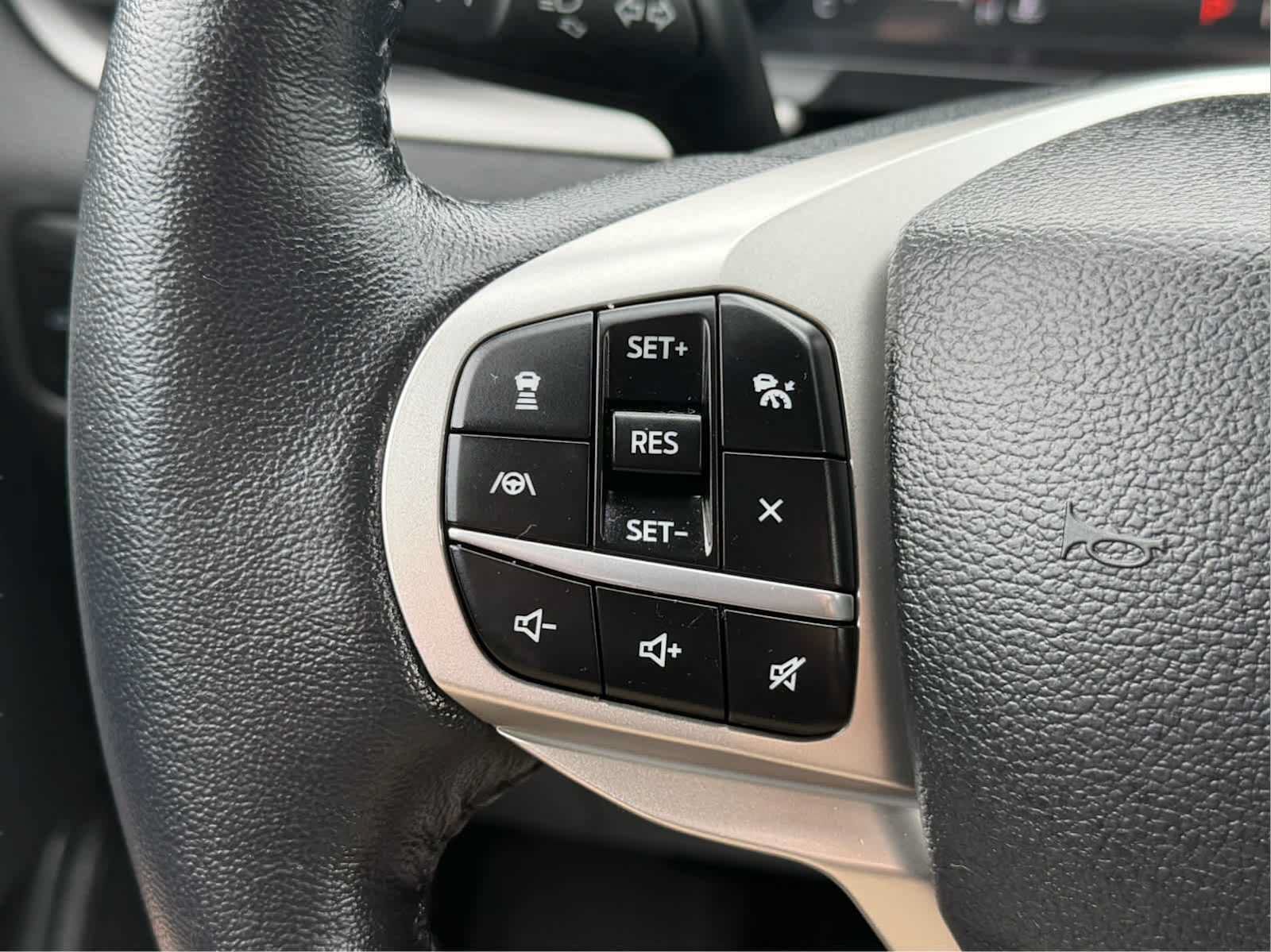Used 2023 Ford Explorer XLT w/ Equipment Group 202A AWD/4WD image 19