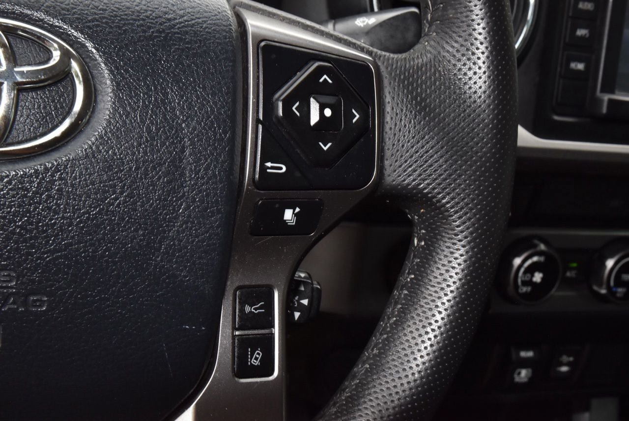 Used 2018 Toyota Tacoma SR5 AWD/4WD image 23