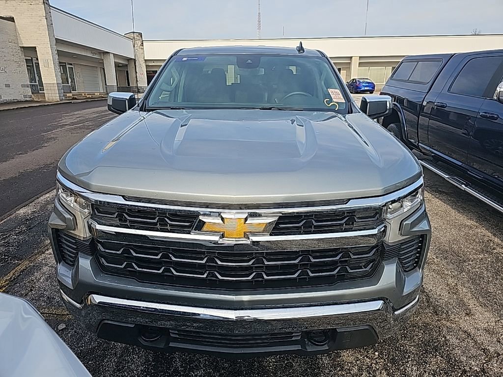Used 2025 Chevrolet Silverado 1500 LT image 2