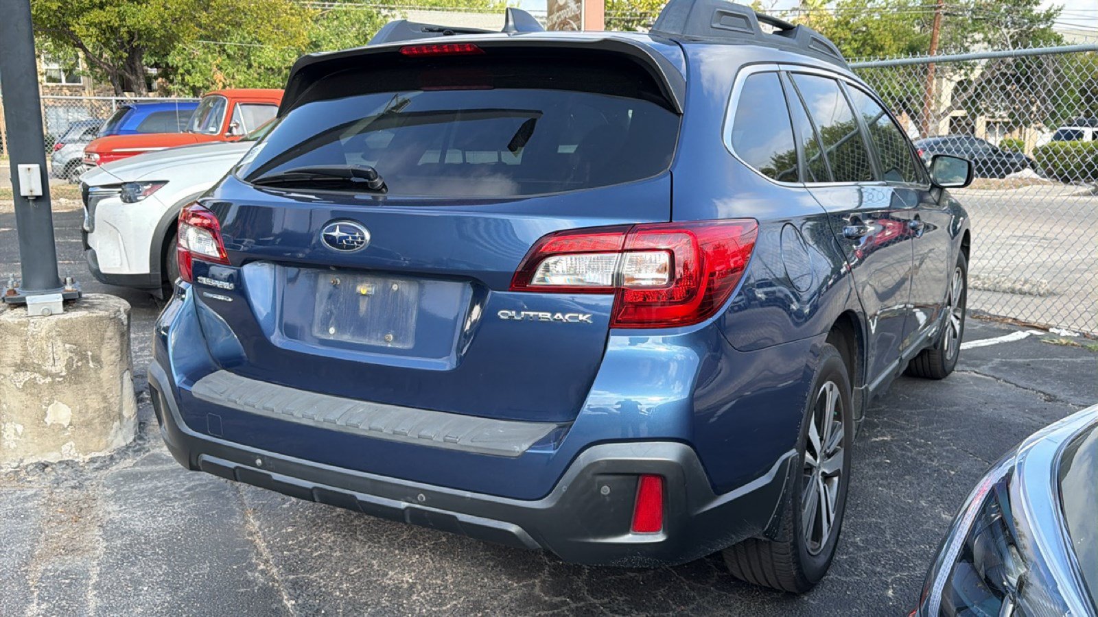 Used 2019 Subaru Outback 2.5i Limited w/ Popular Package #2 AWD/4WD image 3