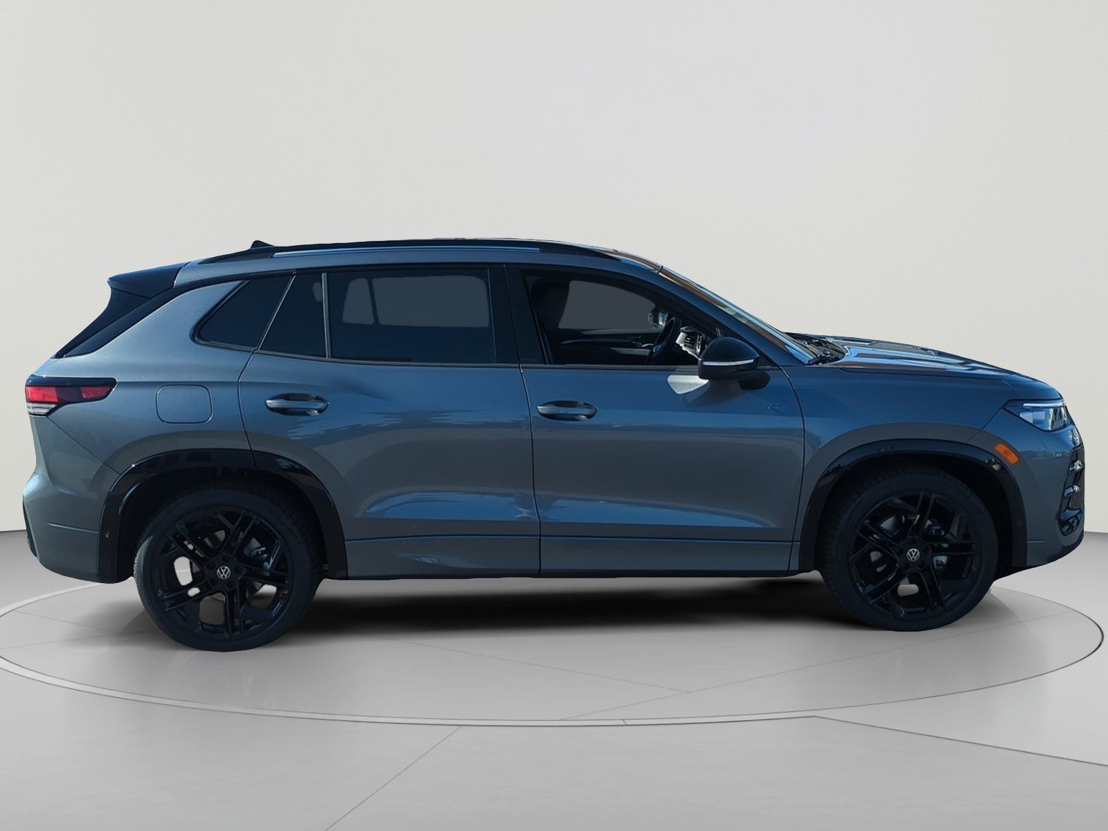 New 2026 Volkswagen Tiguan SE R-Line FWD image 6