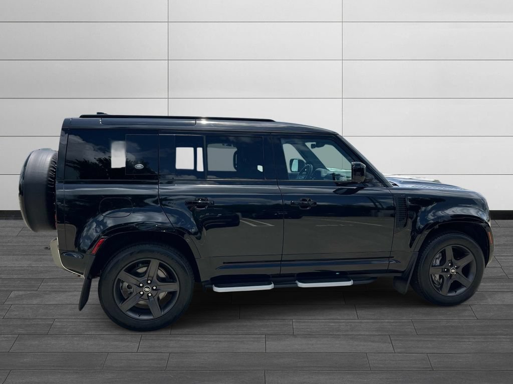 Used 2023 Land Rover Defender 110 X-Dynamic SE AWD/4WD image 6
