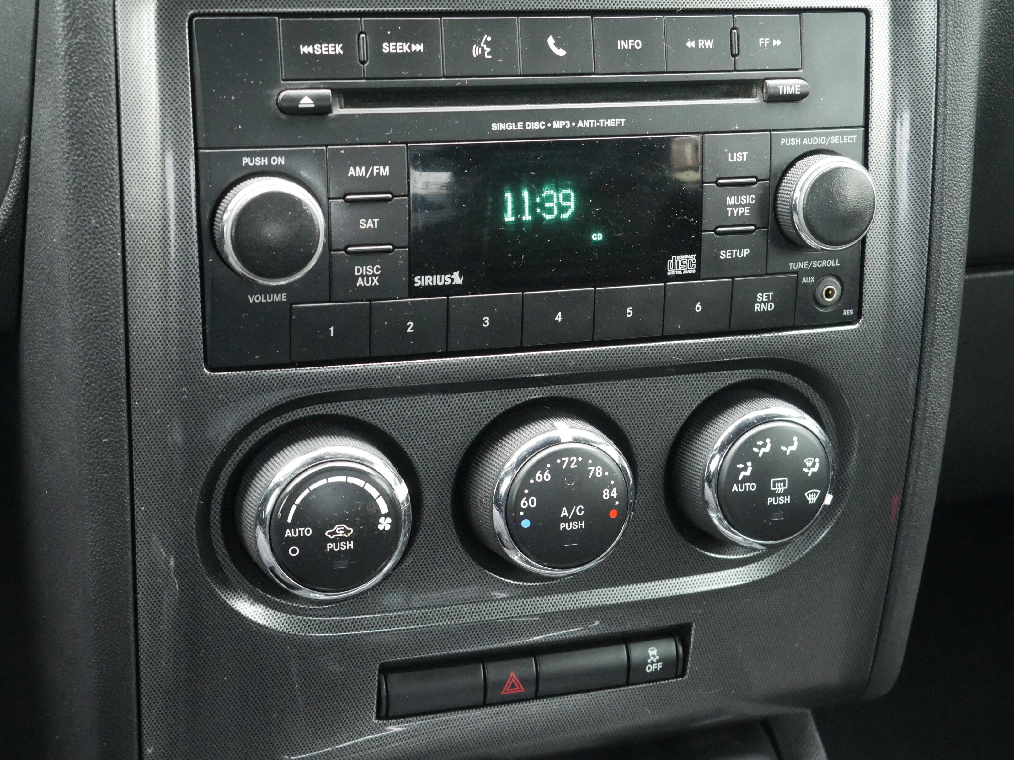 Used 2013 Dodge Challenger SXT image 10