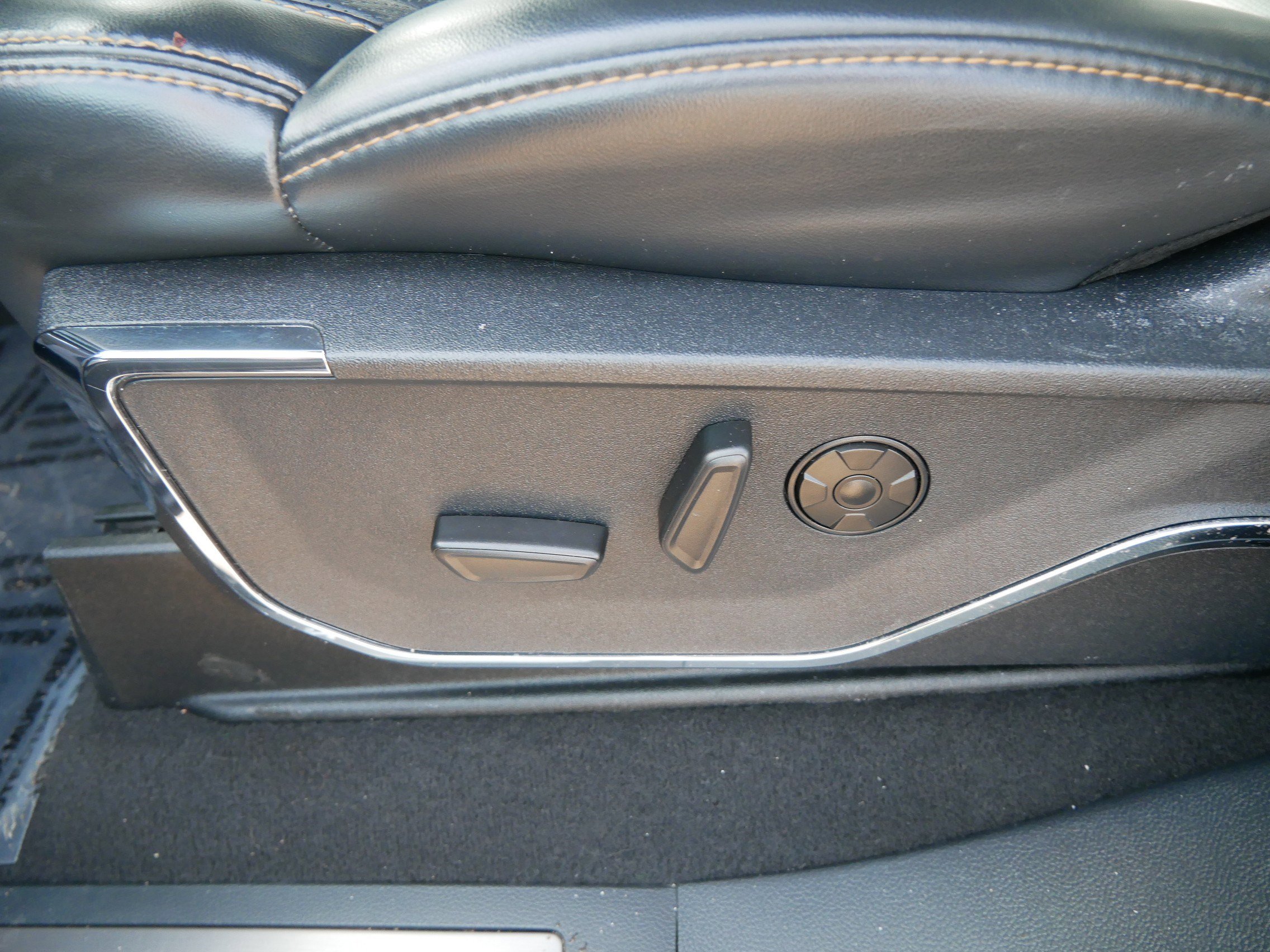 Used 2023 Ford F450 Platinum w/ FX4 Off-Road Package image 19