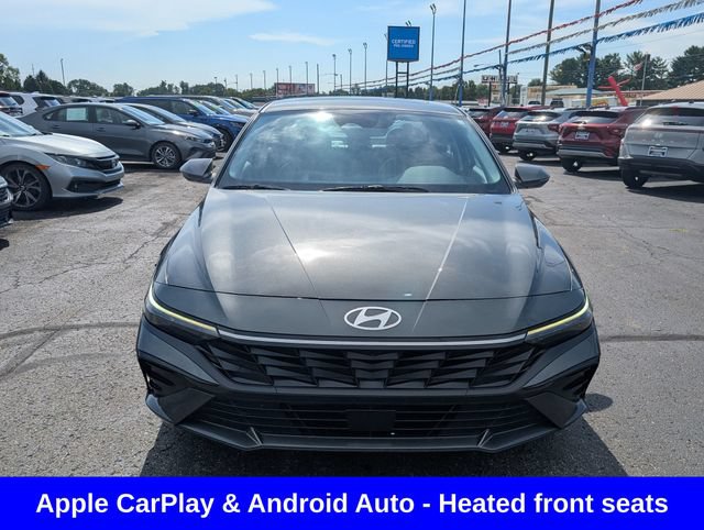 Used 2025 Hyundai Elantra Limited FWD image 2