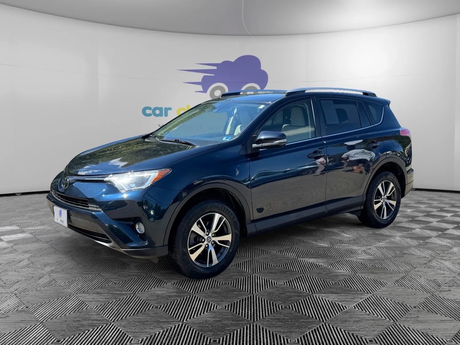 Used 2018 Toyota RAV4 XLE AWD/4WD image 1