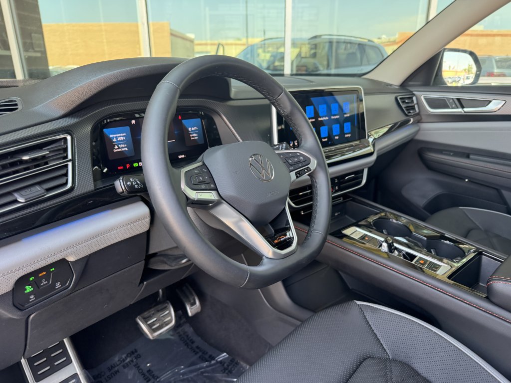 Used 2024 Volkswagen Atlas Peak Edition SE AWD/4WD image 31