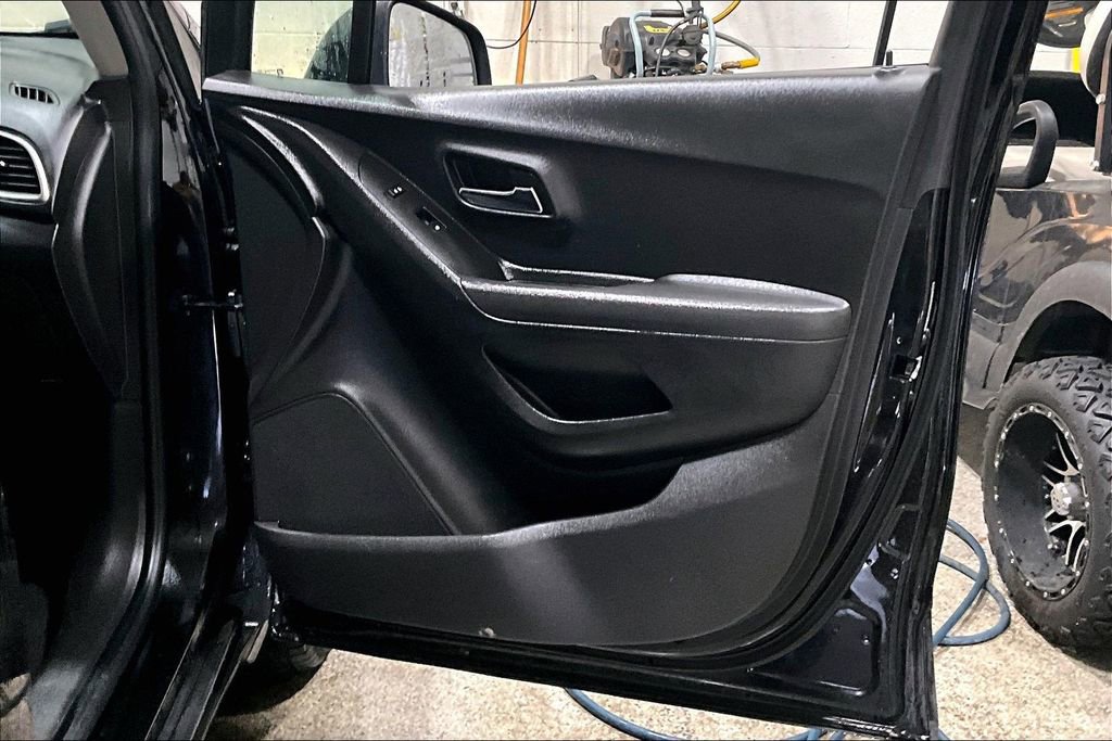 Used 2019 Chevrolet Trax LT w/ LT Convenience Package image 25