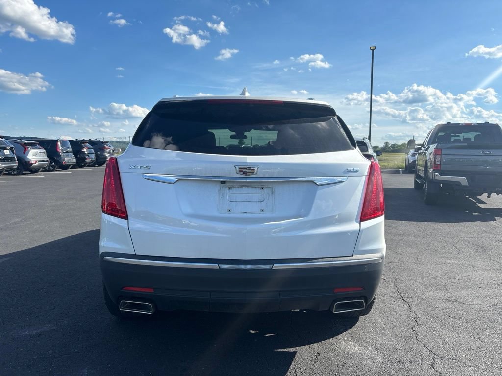 Used 2017 Cadillac XT5 Luxury w/ Driver Awareness Package FWD image 4