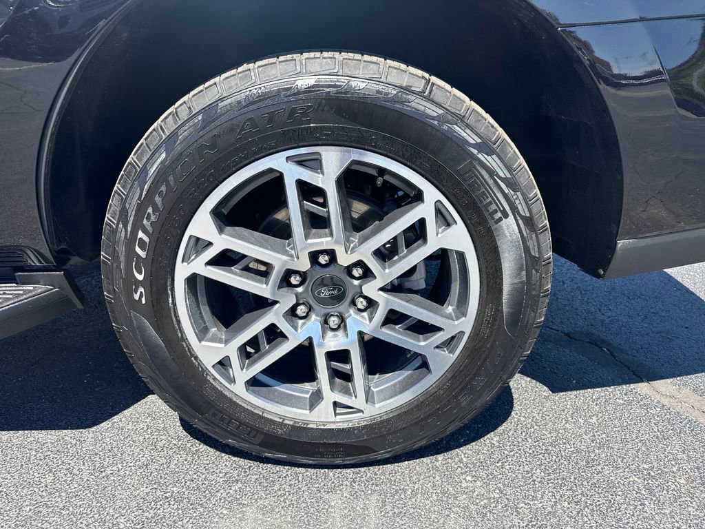Used 2025 Ford Expedition Active AWD/4WD image 29
