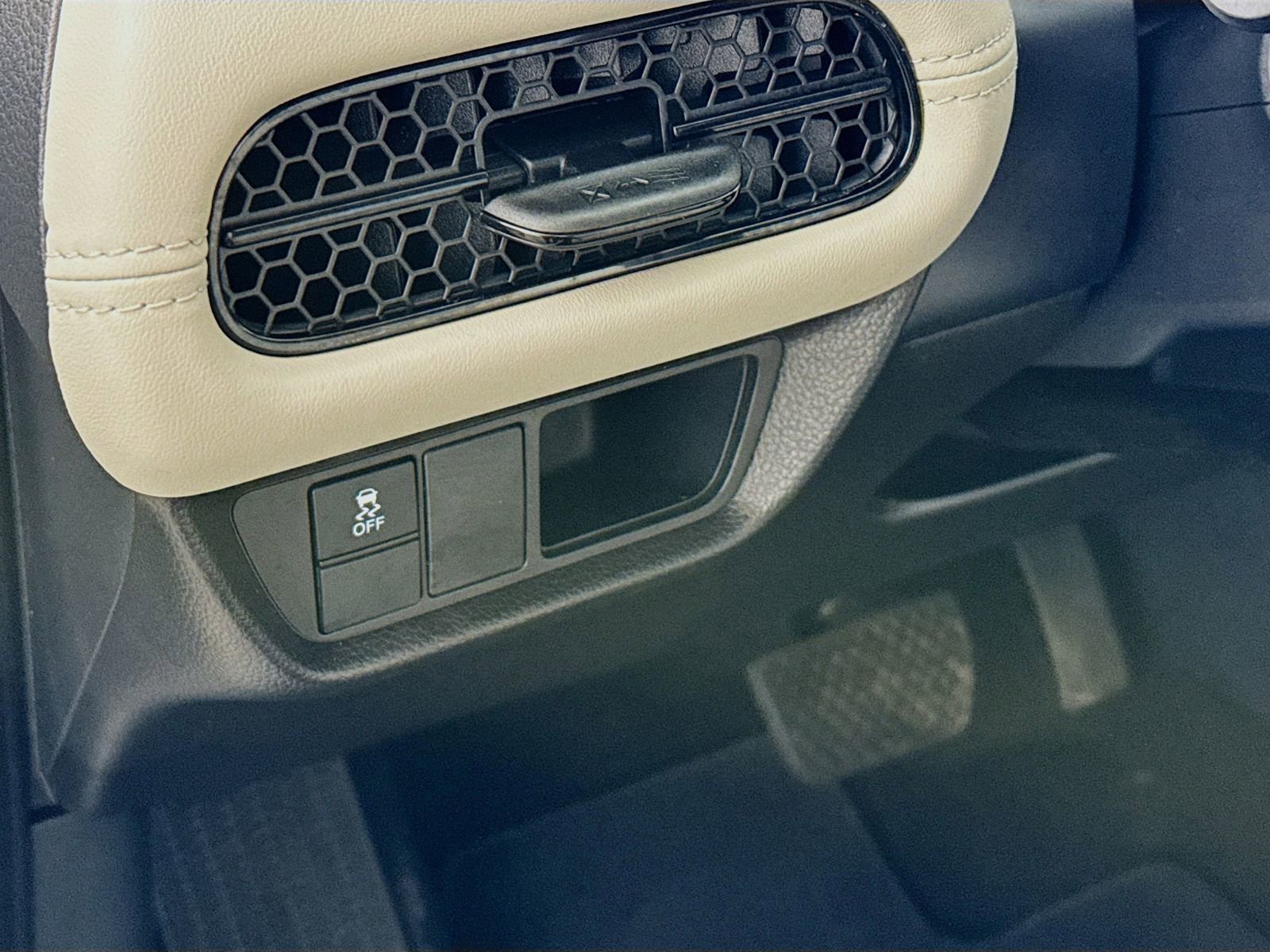 Used 2023 Honda HR-V LX image 8