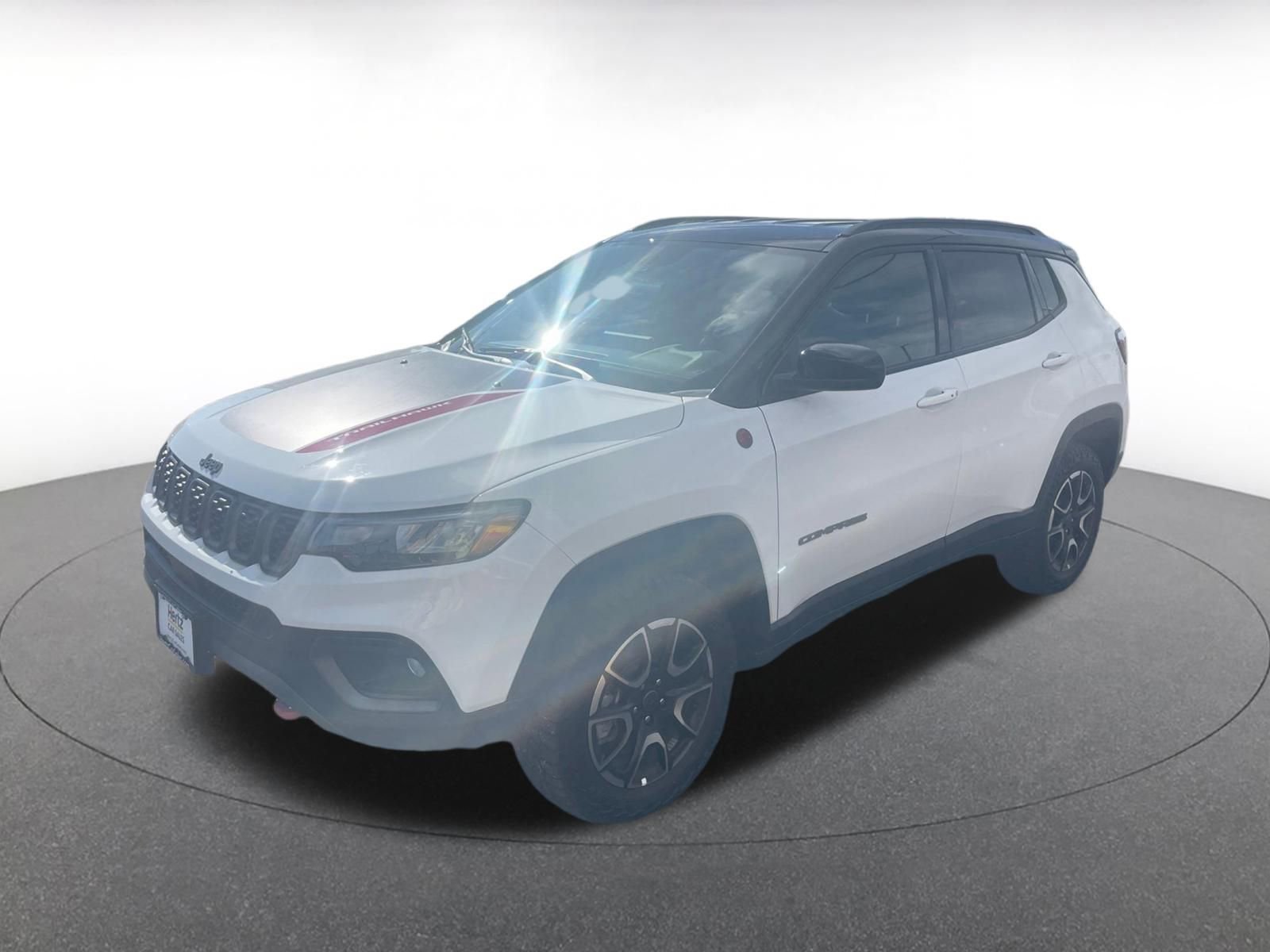 Used 2025 Jeep Compass Trailhawk image 4