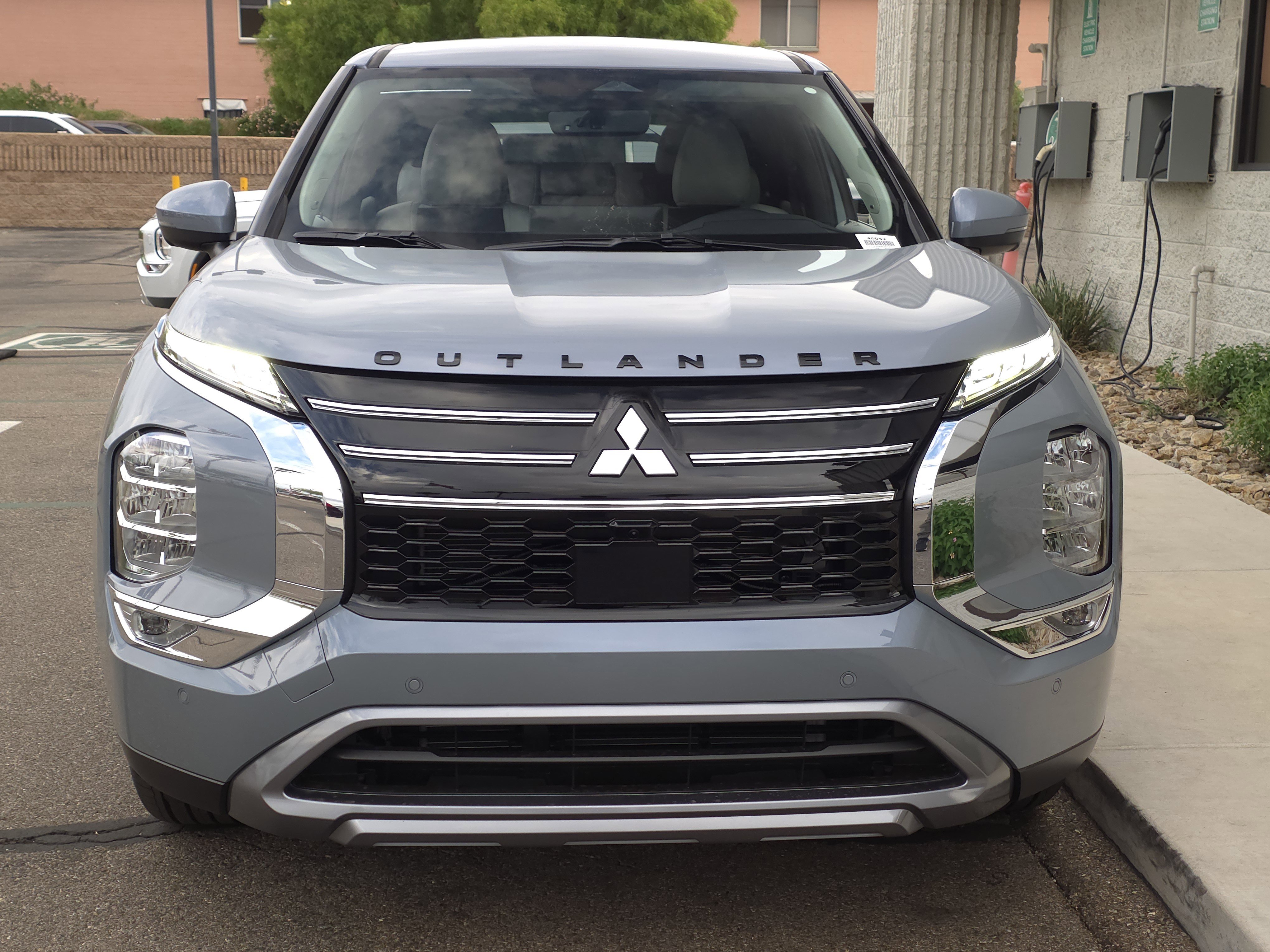 New 2025 Mitsubishi Outlander SE image 2