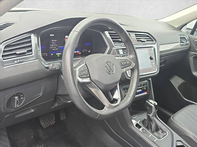 Used 2023 Volkswagen Tiguan SE w/ Panoramic Sunroof Package FWD image 10